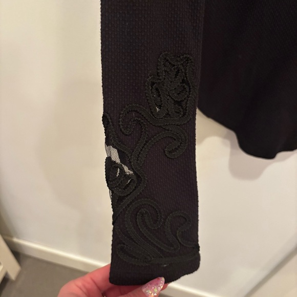 Free People Thermal Waffle Knit Lace Cuff Curved Hem Faded Black Women's Size M - Picture 5 of 12